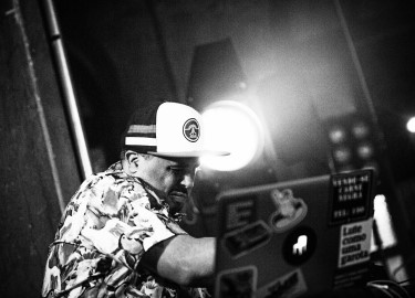 BARULHISTA: COM OS PÉS UM TANTO FORA DO CHÃO